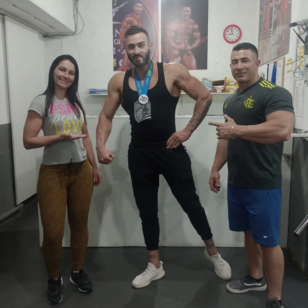Atleta Matheus premiado representando a Point Fitness