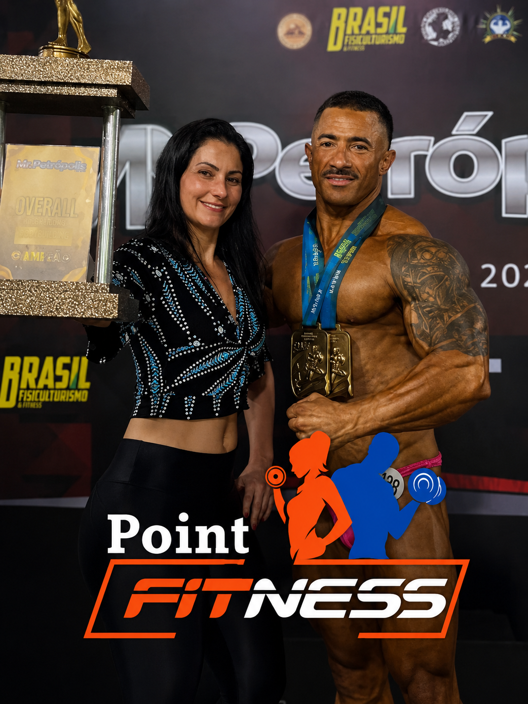 Atletas premiados da Point Fitness com troféus e medalhas